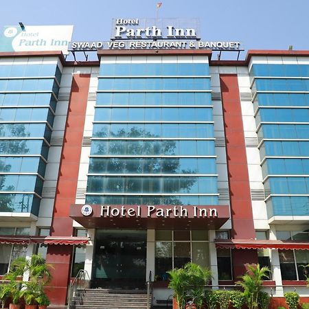 Hotel Parth Inn Ghaziabad Exteriör bild