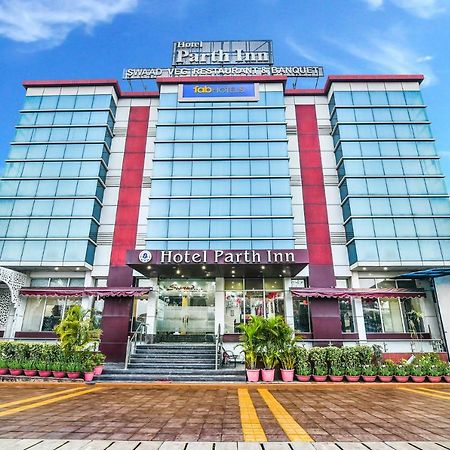 Hotel Parth Inn Ghaziabad Exteriör bild