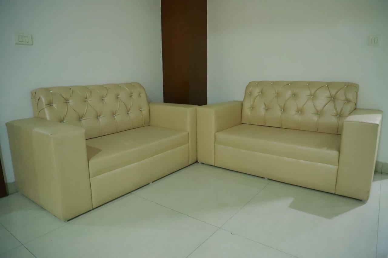 Hotel Parth Inn Ghaziabad Exteriör bild