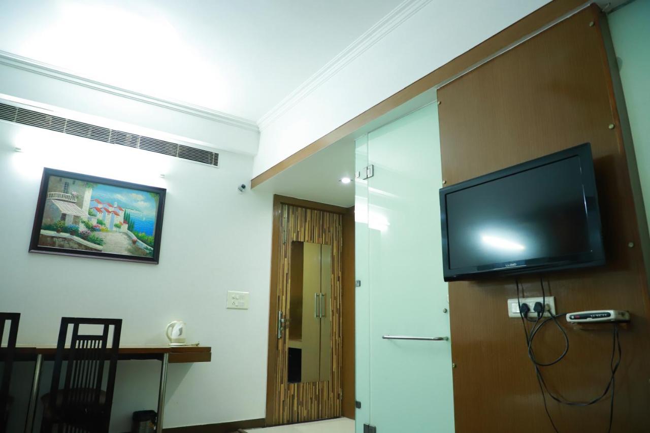 Hotel Parth Inn Ghaziabad Exteriör bild