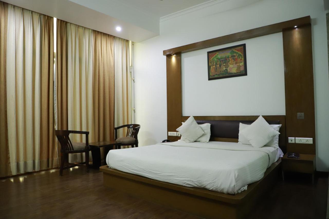 Hotel Parth Inn Ghaziabad Exteriör bild