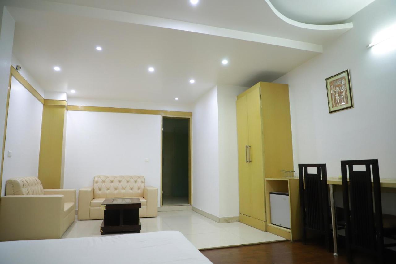 Hotel Parth Inn Ghaziabad Exteriör bild