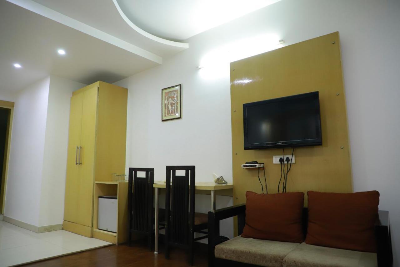 Hotel Parth Inn Ghaziabad Exteriör bild