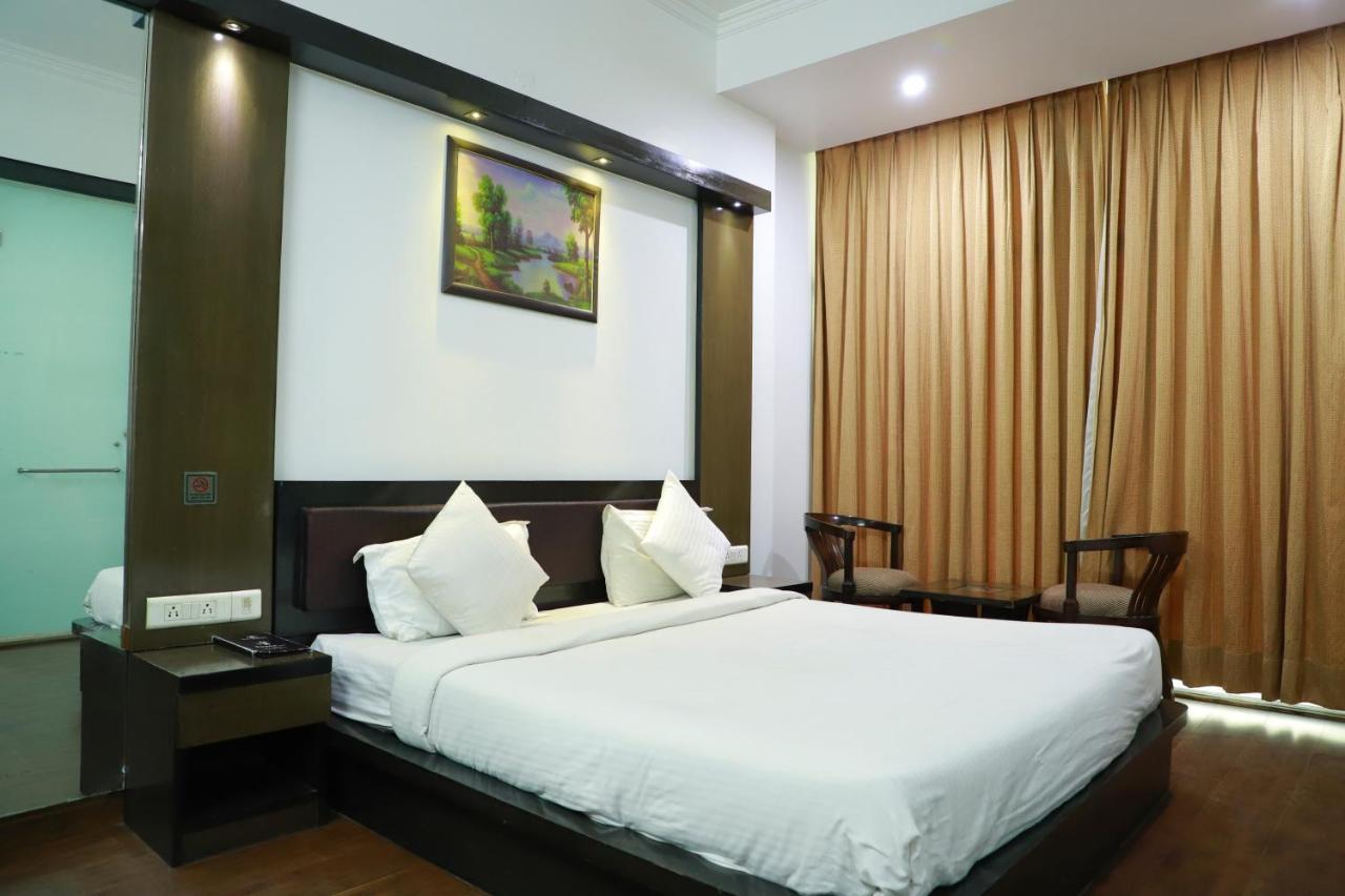 Hotel Parth Inn Ghaziabad Exteriör bild