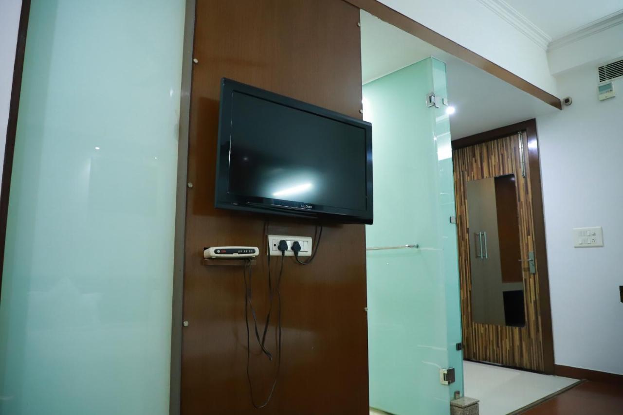 Hotel Parth Inn Ghaziabad Exteriör bild