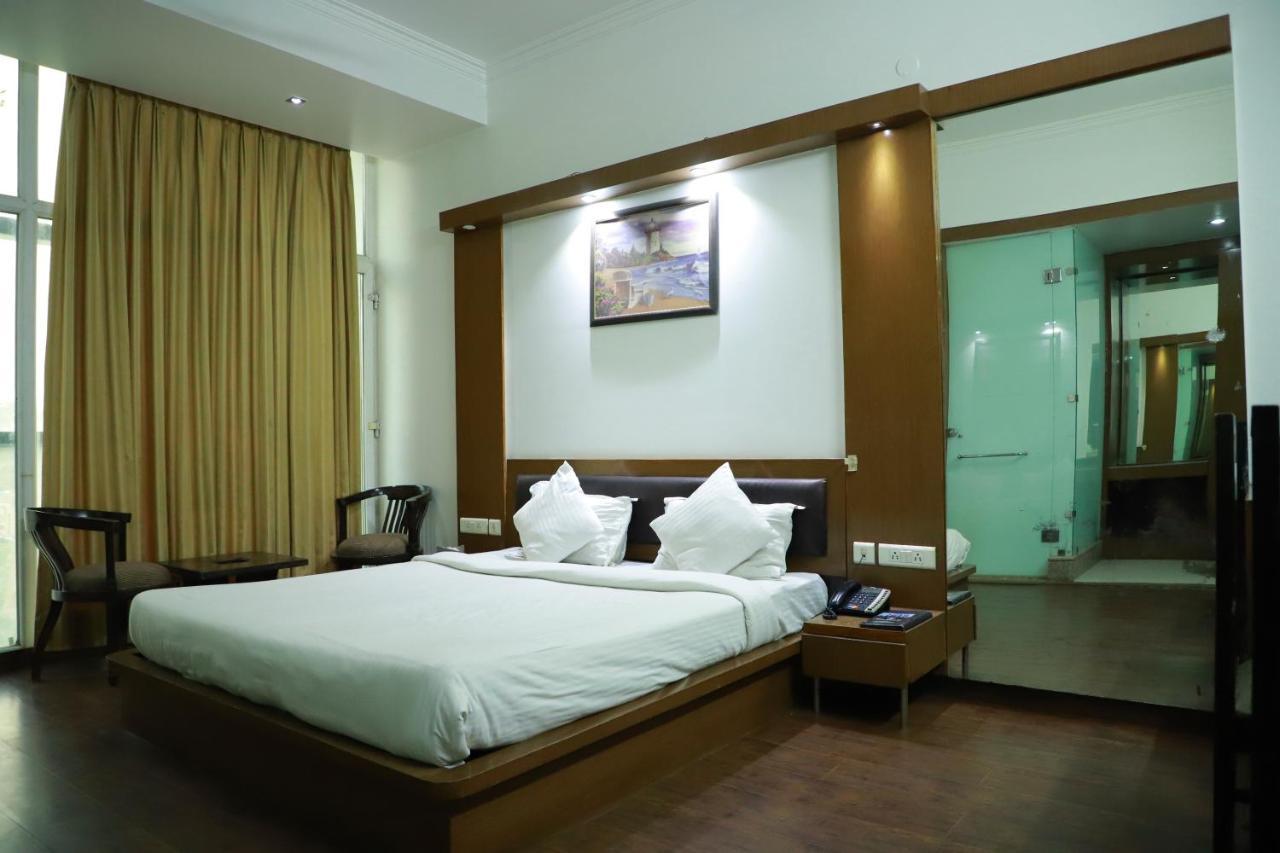 Hotel Parth Inn Ghaziabad Exteriör bild