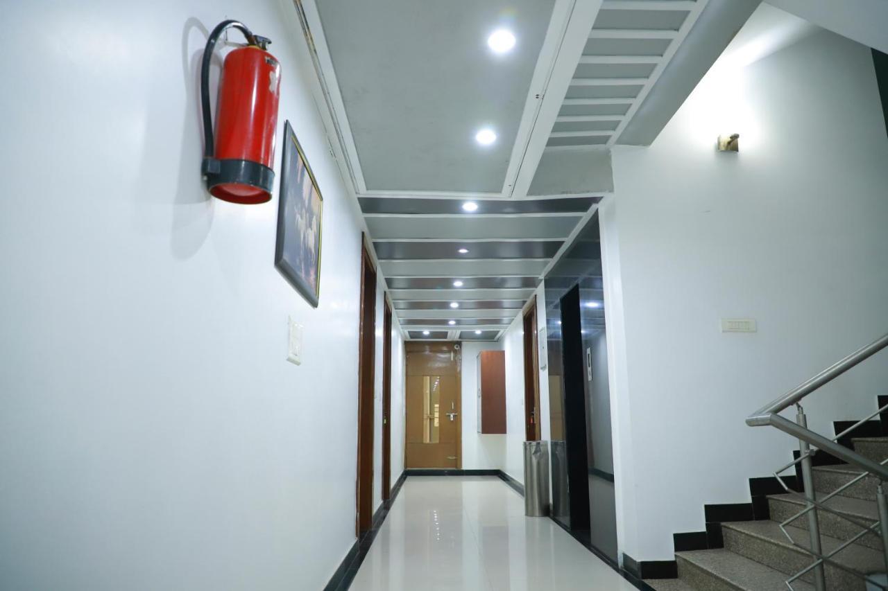 Hotel Parth Inn Ghaziabad Exteriör bild