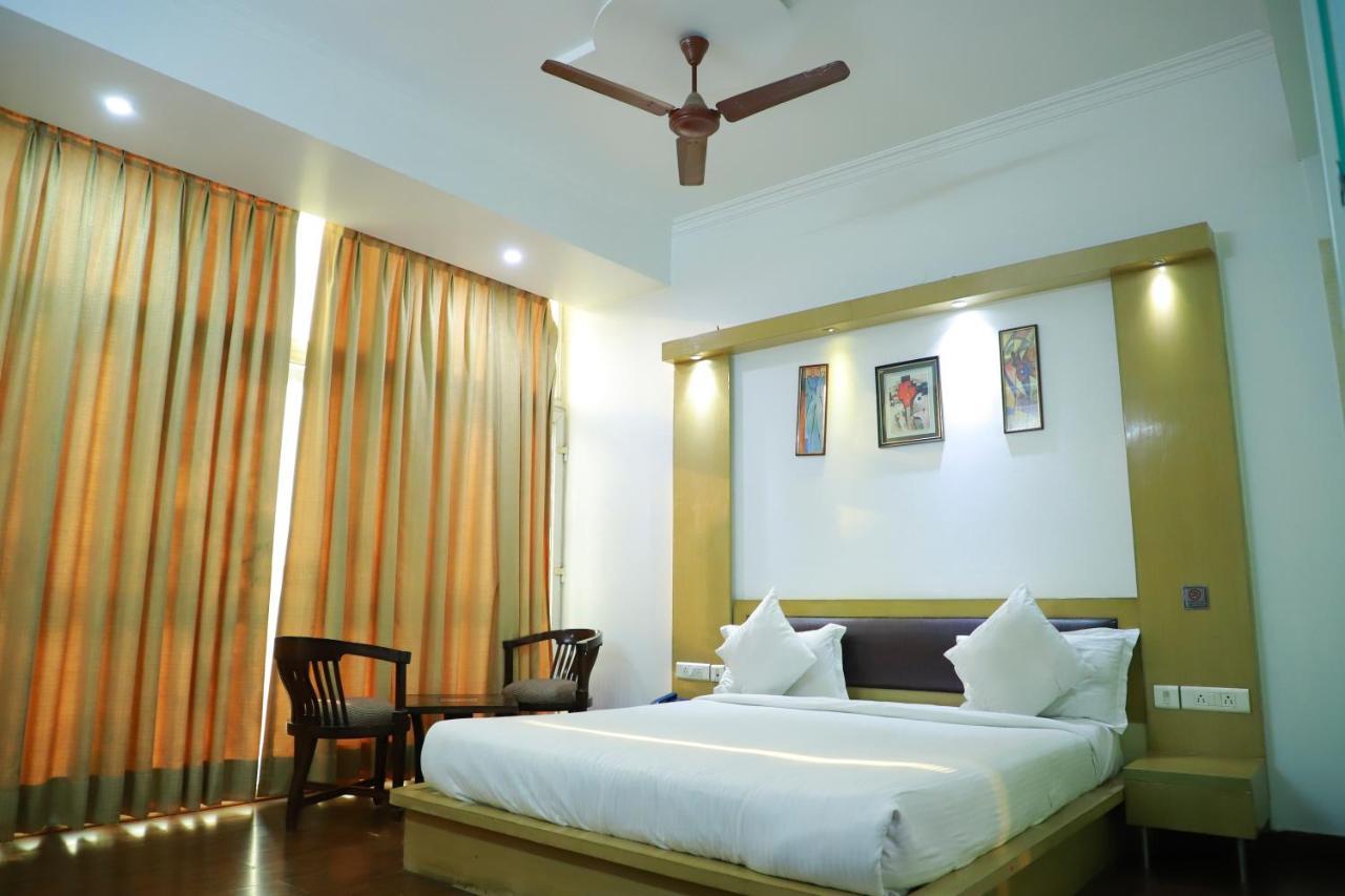 Hotel Parth Inn Ghaziabad Exteriör bild