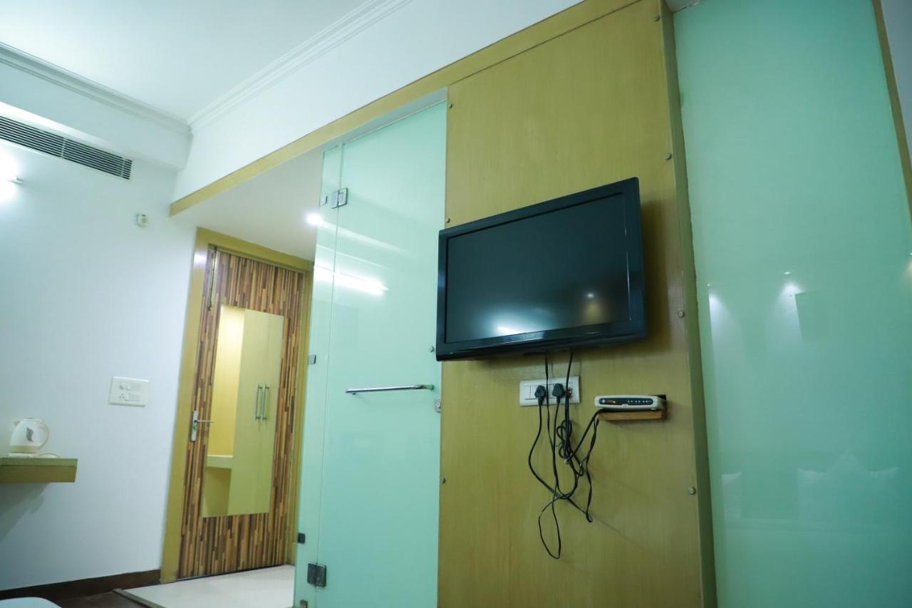 Hotel Parth Inn Ghaziabad Exteriör bild