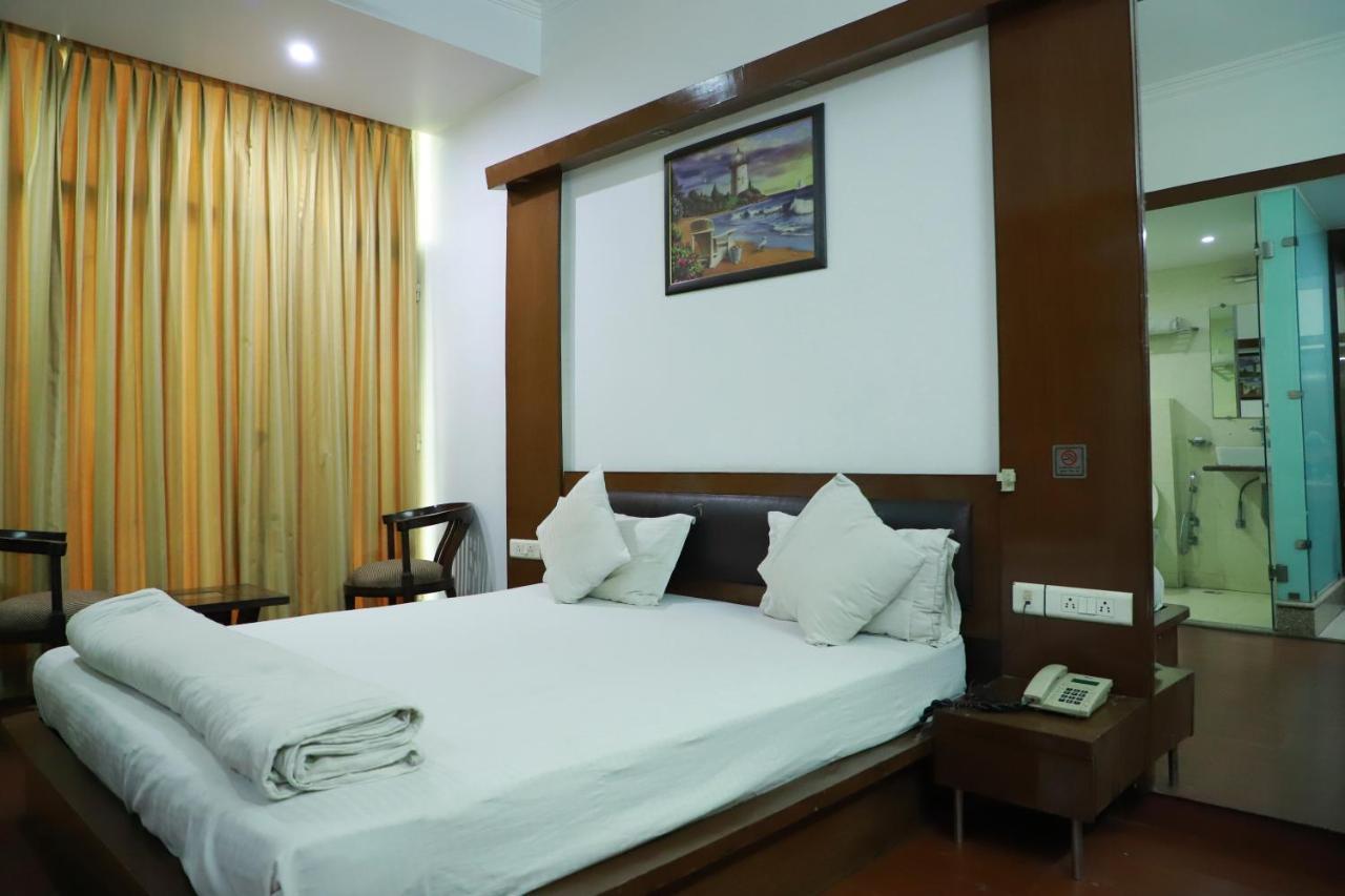 Hotel Parth Inn Ghaziabad Exteriör bild