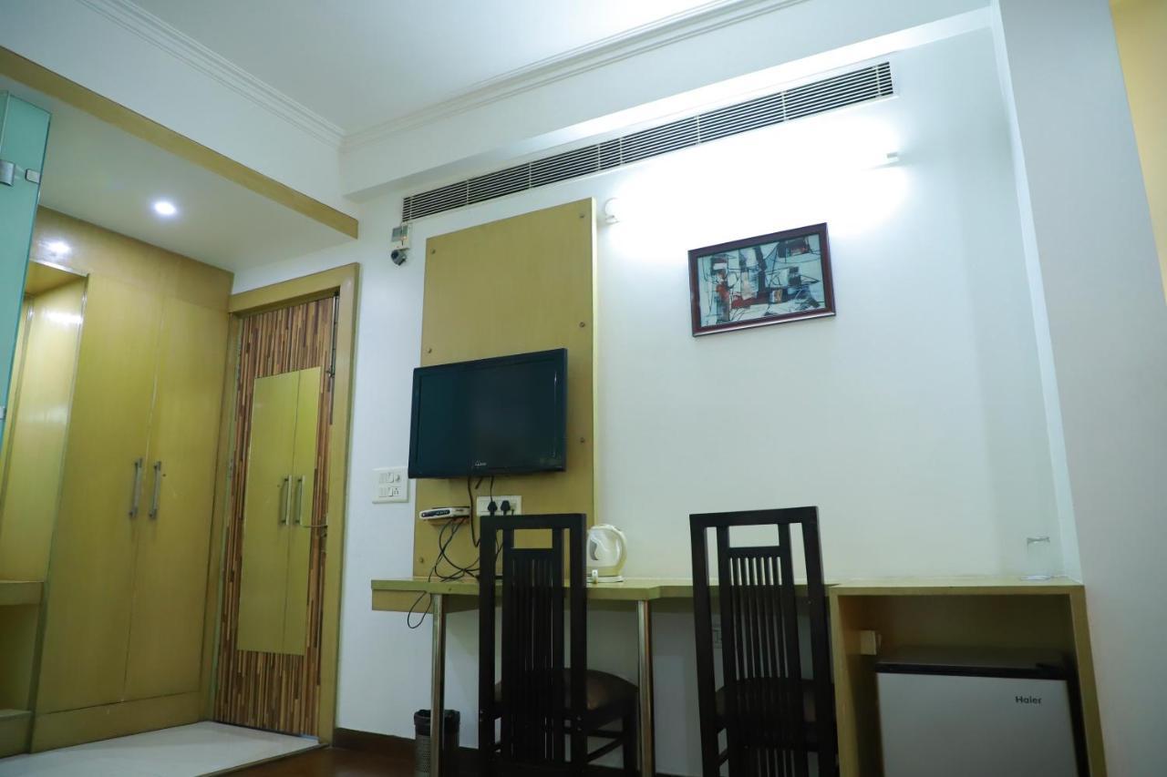 Hotel Parth Inn Ghaziabad Exteriör bild
