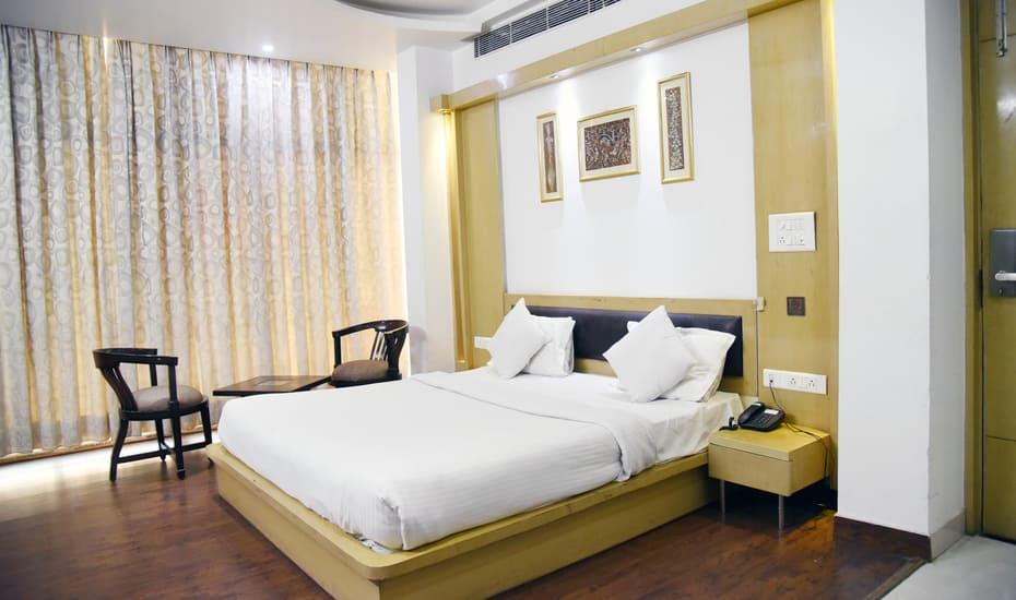 Hotel Parth Inn Ghaziabad Exteriör bild