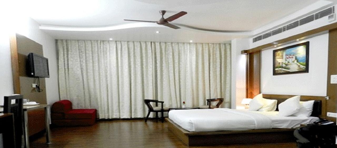 Hotel Parth Inn Ghaziabad Exteriör bild