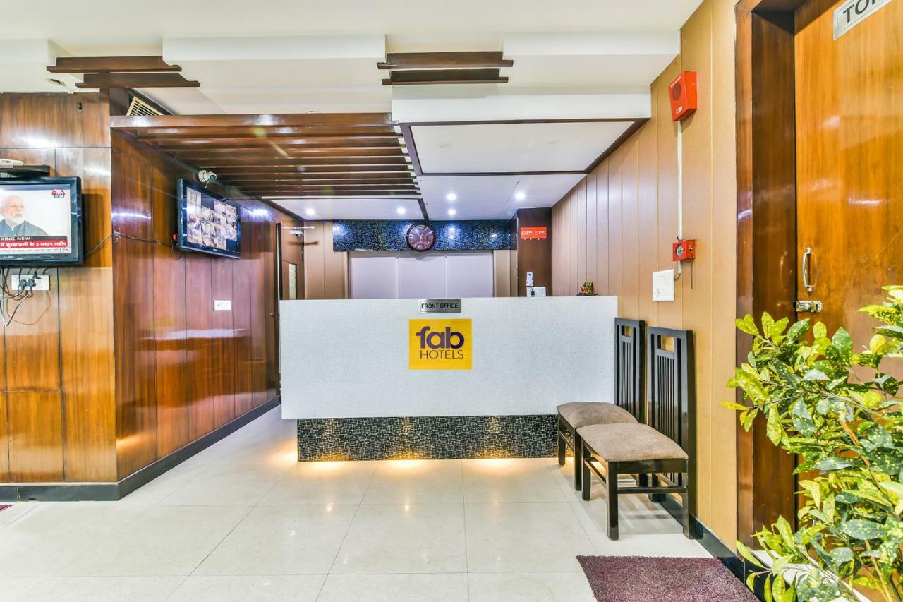 Hotel Parth Inn Ghaziabad Exteriör bild