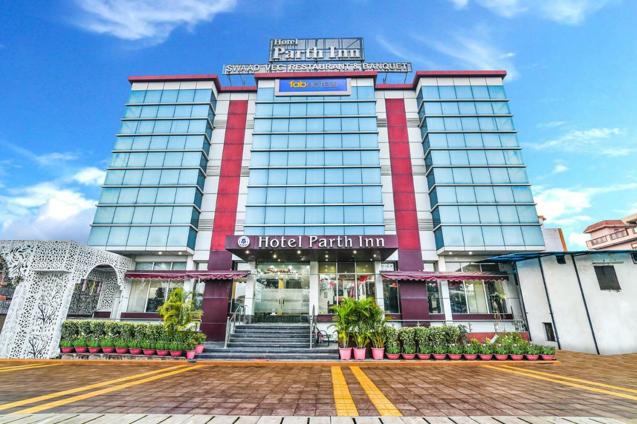 Hotel Parth Inn Ghaziabad Exteriör bild