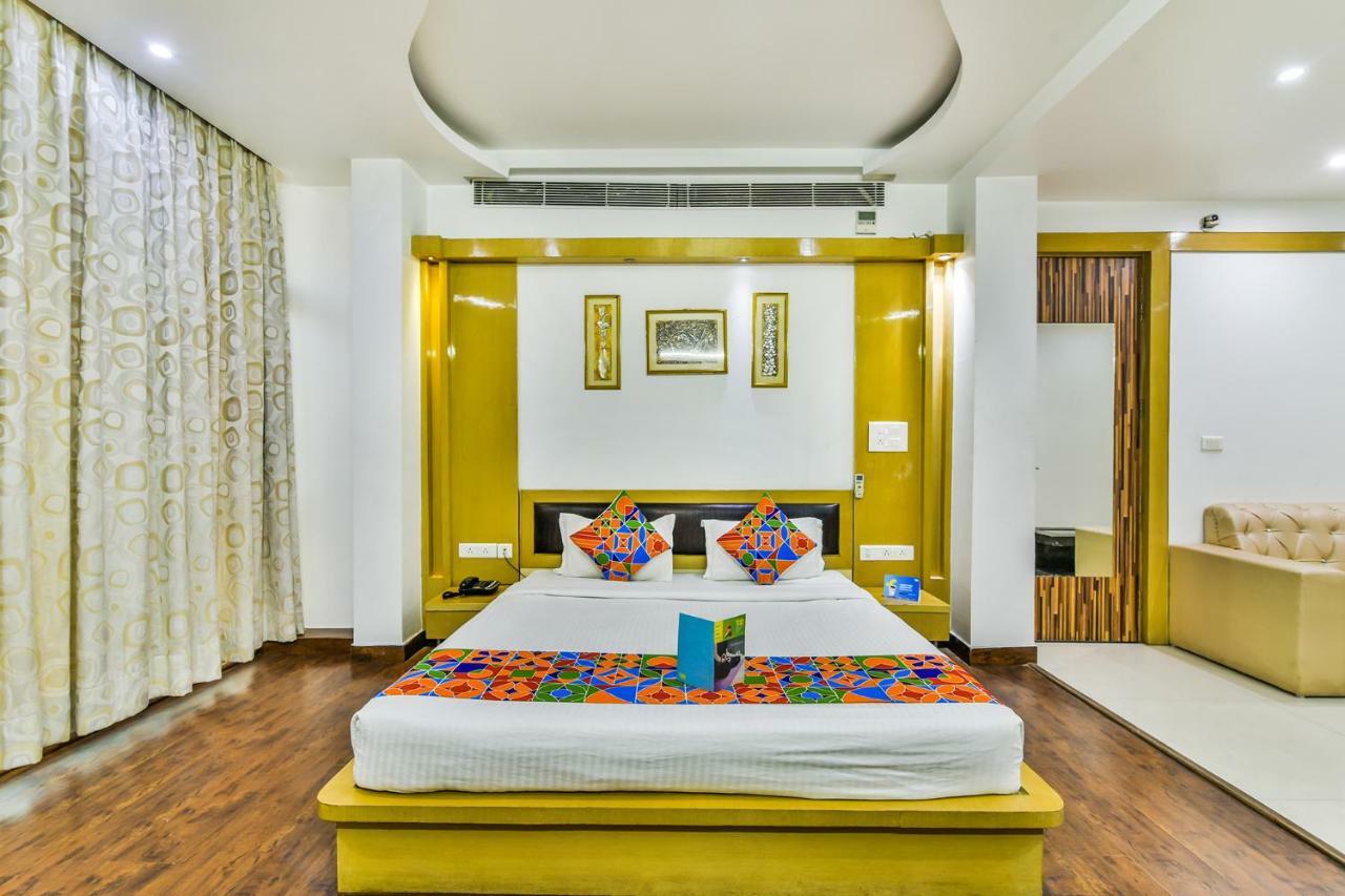 Hotel Parth Inn Ghaziabad Exteriör bild