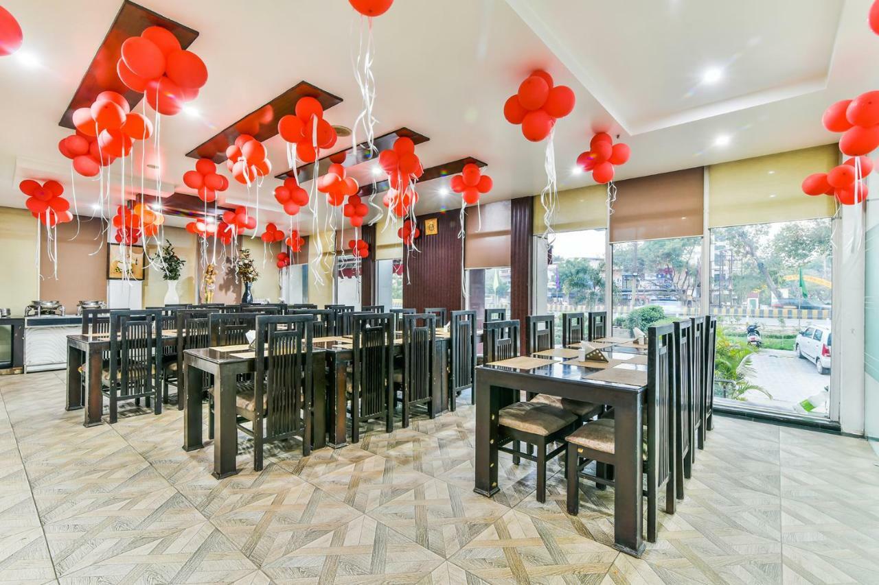 Hotel Parth Inn Ghaziabad Exteriör bild