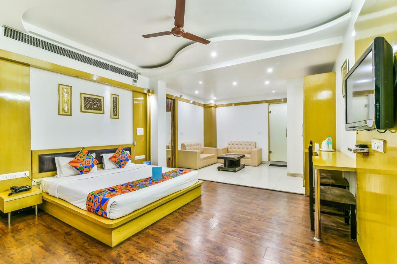 Hotel Parth Inn Ghaziabad Exteriör bild