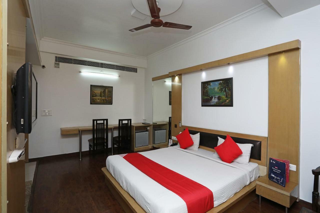 Hotel Parth Inn Ghaziabad Exteriör bild